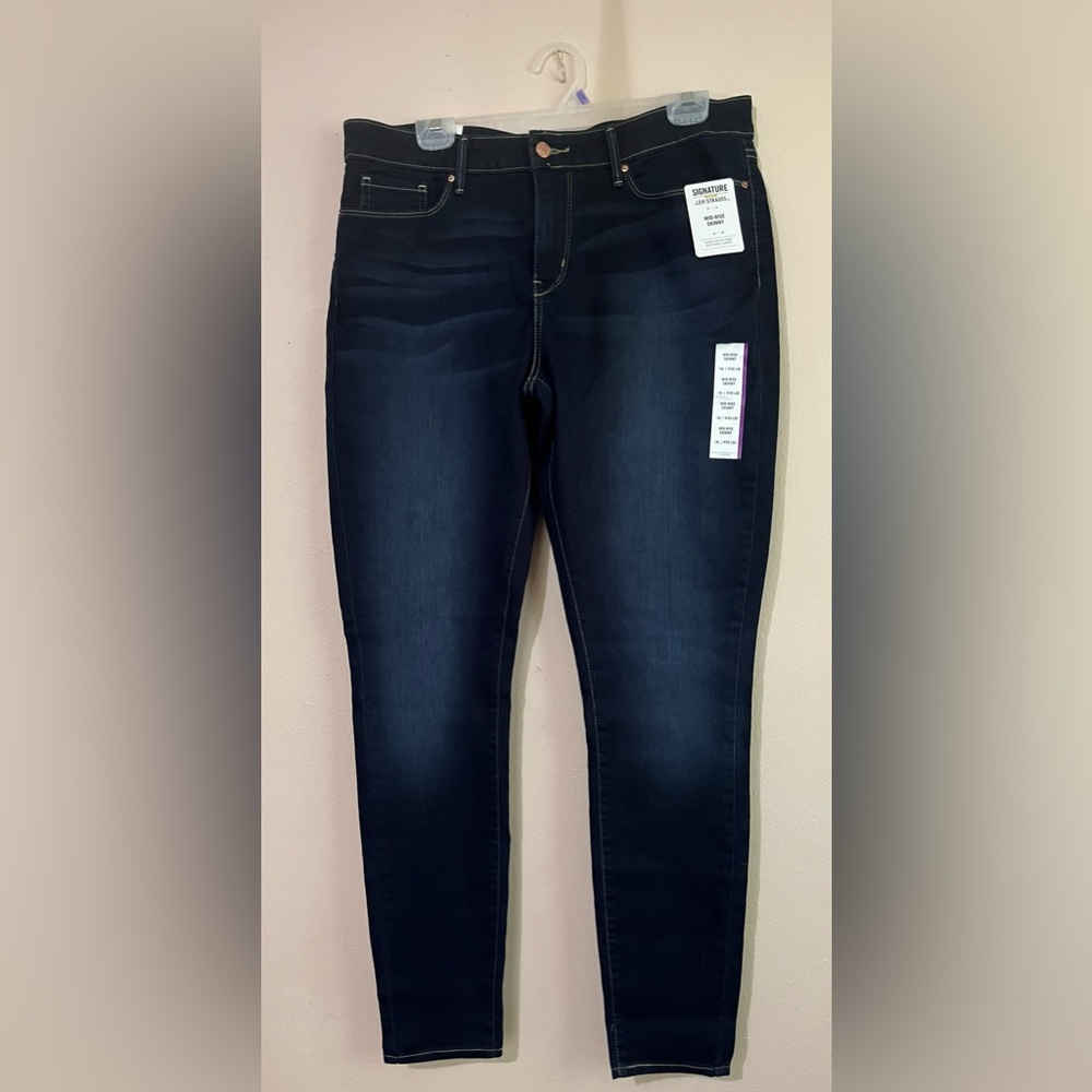 Signature by Levi Strauss & Co. Gold Women's Modern Mid-Rise Skinny Jeans